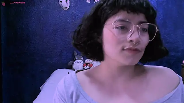 Snapshot of NinaYellow chatting on 01/03/25, 01:03 NinaYellow online show from 01/03/25, 01:03