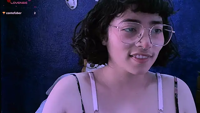 Snapshot of NinaYellow chatting on 01/27/25, 07:03 NinaYellow online show from 01/27/25, 07:03