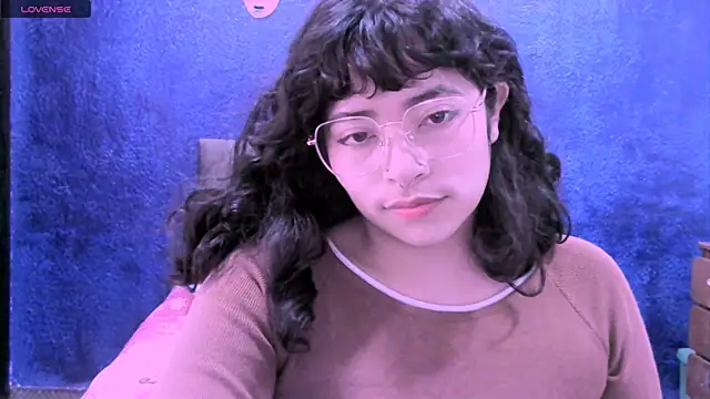 Snapshot of NinaYellow chatting on 10/01/25, 03:51 NinaYellow online show from 10/01/25, 03:51