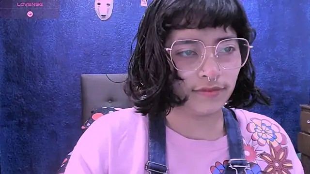 Snapshot of NinaYellow chatting on 11/06/25, 04:30 NinaYellow online show from 11/06/25, 04:30