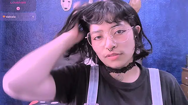 Snapshot of NinaYellow chatting on 11/12/25, 02:06 NinaYellow online show from 11/12/25, 02:06