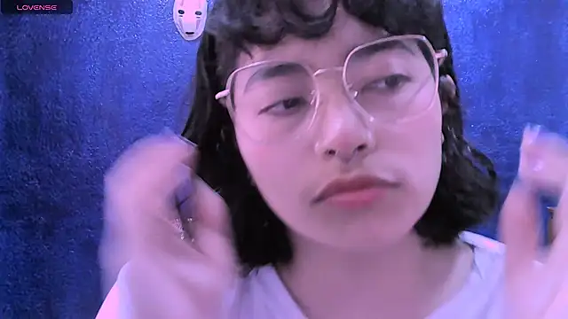 Snapshot of NinaYellow chatting on 12/20/25, 02:24 NinaYellow online show from 12/20/25, 02:24