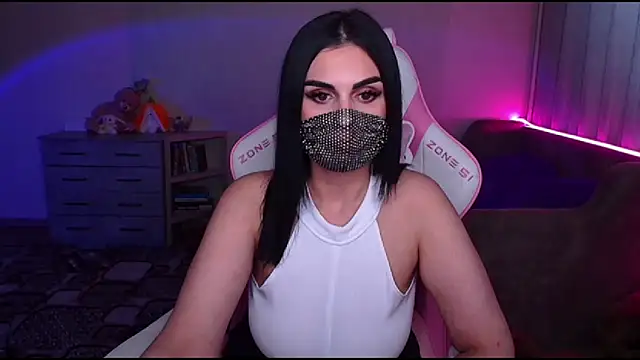 Snapshot of __Yasmina__ chatting on 03/10/25, 07:21   Yasmina   online show from 03/10/25, 07:21