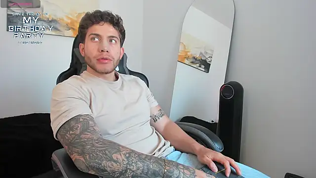 Snapshot of LucianSinclair chatting on 12/01/24, 05:13 LucianSinclair online show from 12/01/24, 05:13