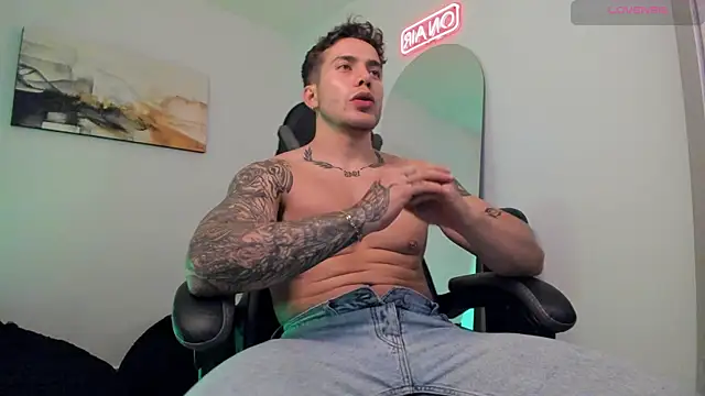 Snapshot of LucianSinclair chatting on 01/28/25, 11:39 LucianSinclair online show from 01/28/25, 11:39