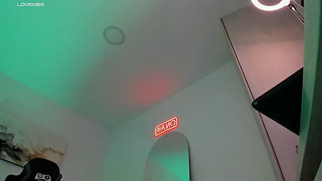 Snapshot of LucianSinclair chatting on 02/05/25, 04:06 LucianSinclair online show from 02/05/25, 04:06