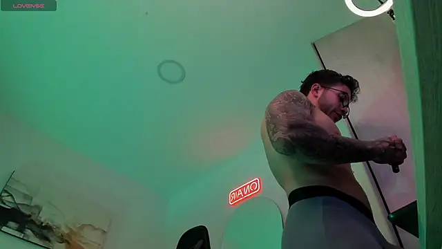 Snapshot of LucianSinclair chatting on 02/22/25, 02:28 LucianSinclair online show from 02/22/25, 02:28