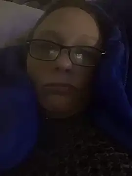 Snapshot of Everlyrose27 chatting on 12/04/24, 09:07 Everlyrose27 online show from 12/04/24, 09:07