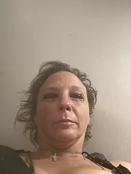 Snapshot of Everlyrose27 chatting on 01/11/25, 07:27 Everlyrose27 online show from 01/11/25, 07:27