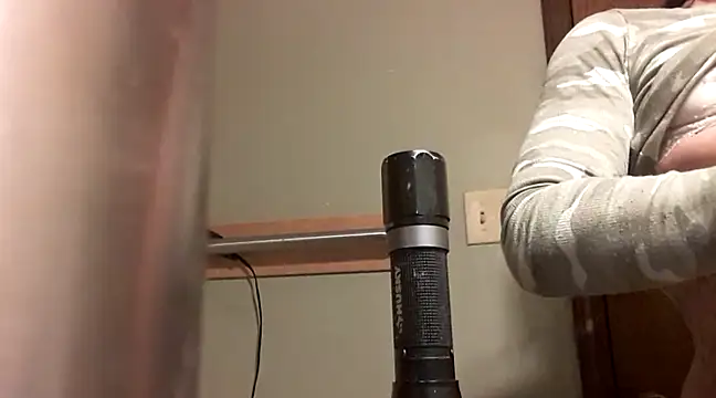 Snapshot of Everlyrose27 chatting on 01/12/25, 08:46 Everlyrose27 online show from 01/12/25, 08:46