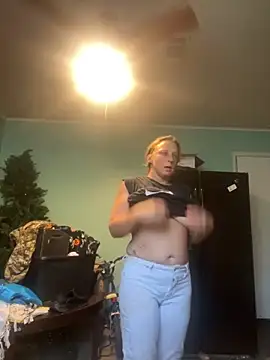 Snapshot of Everlyrose27 chatting on 09/19/25, 09:04 Everlyrose27 online show from 09/19/25, 09:04