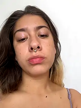 Snapshot of Enyeld_ruru chatting on 12/01/25, 03:06 Enyeld ruru online show from 12/01/25, 03:06