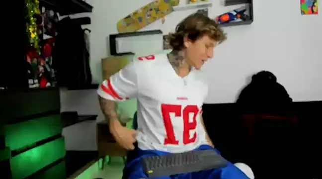 Snapshot of Tom_Krakow chatting on 02/24/25, 08:36 Tom Krakow online show from 02/24/25, 08:36