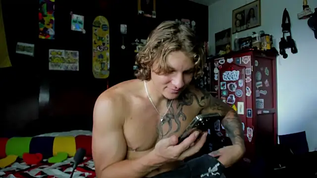 Snapshot of Tom_Krakow chatting on 10/24/25, 08:49 Tom Krakow online show from 10/24/25, 08:49