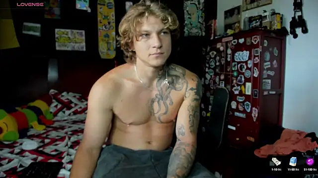 Snapshot of Tom_Krakow chatting on 10/25/25, 09:09 Tom Krakow online show from 10/25/25, 09:09