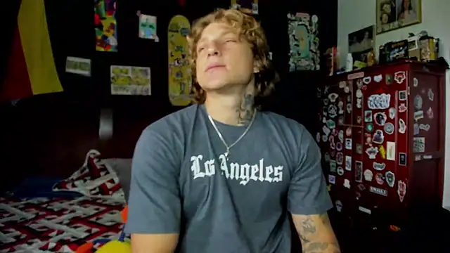 Snapshot of Tom_Krakow chatting on 10/28/25, 03:47 Tom Krakow online show from 10/28/25, 03:47