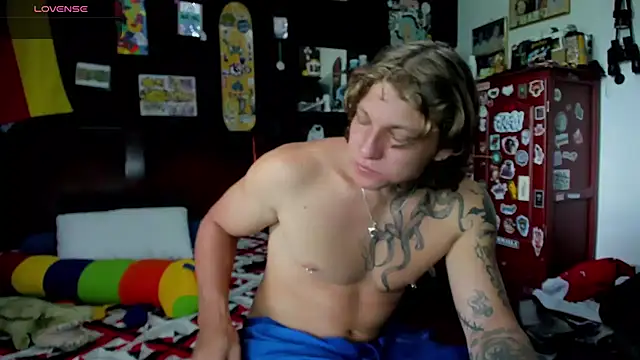 Snapshot of Tom_Krakow chatting on 11/01/25, 06:21 Tom Krakow online show from 11/01/25, 06:21