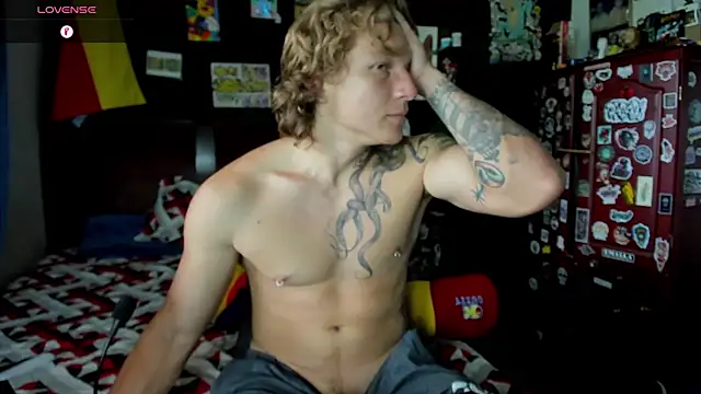 Snapshot of Tom_Krakow chatting on 11/05/25, 07:14 Tom Krakow online show from 11/05/25, 07:14