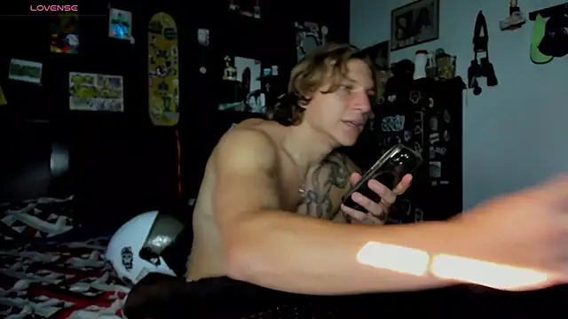 Snapshot of Tom_Krakow chatting on 11/10/25, 09:47 Tom Krakow online show from 11/10/25, 09:47