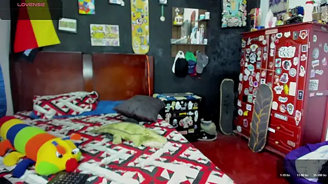 Snapshot of Tom_Krakow chatting on 11/12/25, 04:29 Tom Krakow online show from 11/12/25, 04:29