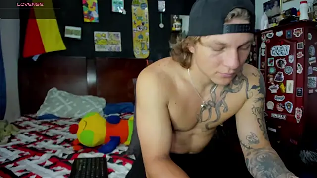 Snapshot of Tom_Krakow chatting on 11/14/25, 06:06 Tom Krakow online show from 11/14/25, 06:06