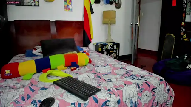 Snapshot of Tom_Krakow chatting on 12/01/25, 03:28 Tom Krakow online show from 12/01/25, 03:28