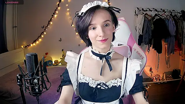 Snapshot of Violet_Veliya chatting on 02/02/25, 03:49 Violet Veliya online show from 02/02/25, 03:49