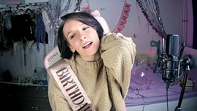 Snapshot of Violet_Veliya chatting on 02/09/25, 07:09 Violet Veliya online show from 02/09/25, 07:09