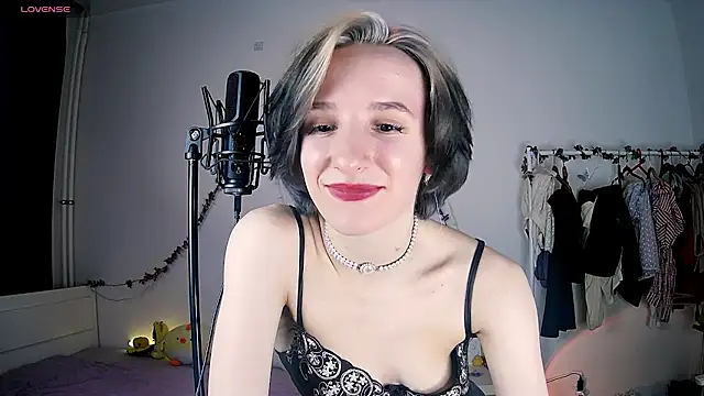 Snapshot of Violet_Veliya chatting on 02/28/25, 05:26 Violet Veliya online show from 02/28/25, 05:26