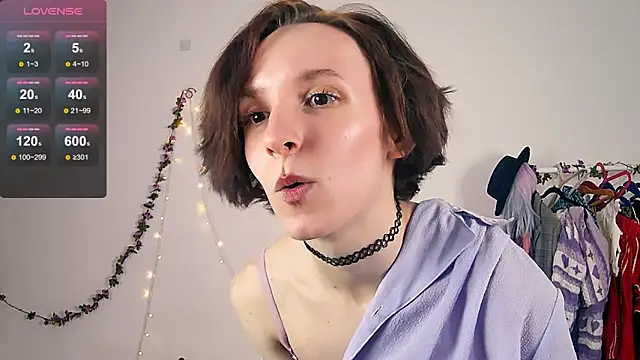 Snapshot of Violet_Veliya chatting on 09/26/25, 05:06 Violet Veliya online show from 09/26/25, 05:06