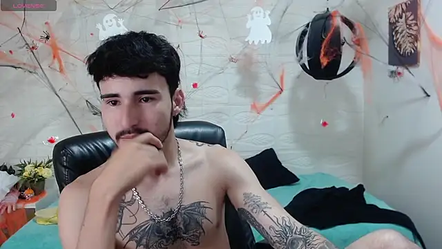 Snapshot of DmitriSanders chatting on 12/06/24, 12:45 DmitriSanders online show from 12/06/24, 12:45