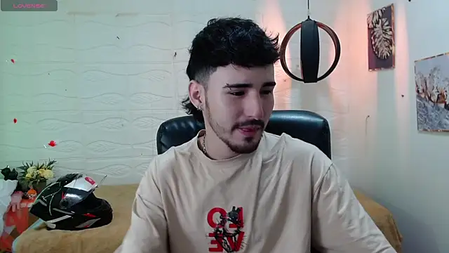 Snapshot of DmitriSanders chatting on 12/11/24, 08:39 DmitriSanders online show from 12/11/24, 08:39