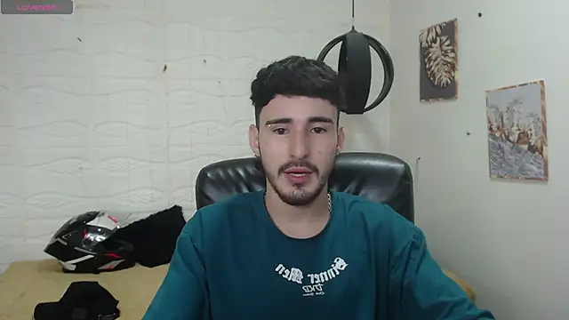 Snapshot of DmitriSanders chatting on 12/14/24, 07:03 DmitriSanders online show from 12/14/24, 07:03