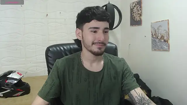 Snapshot of DmitriSanders chatting on 12/17/24, 02:55 DmitriSanders online show from 12/17/24, 02:55