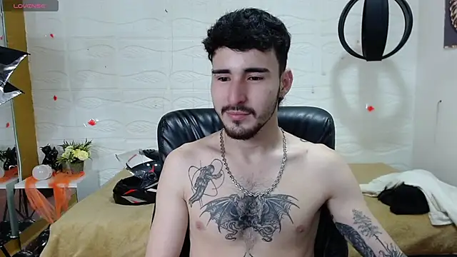 Snapshot of DmitriSanders chatting on 12/18/24, 11:30 DmitriSanders online show from 12/18/24, 11:30