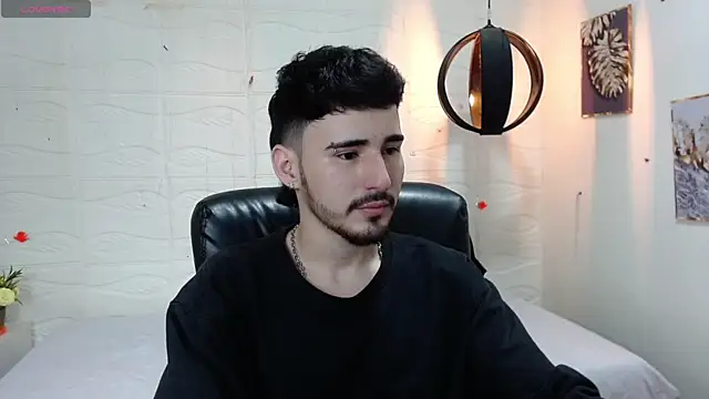 Snapshot of DmitriSanders chatting on 12/19/24, 10:00 DmitriSanders online show from 12/19/24, 10:00