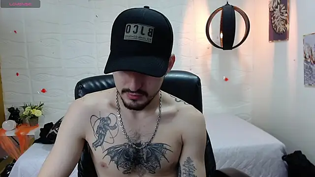 Snapshot of DmitriSanders chatting on 12/20/24, 01:11 DmitriSanders online show from 12/20/24, 01:11