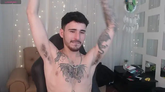 Snapshot of DmitriSanders chatting on 12/26/24, 11:24 DmitriSanders online show from 12/26/24, 11:24