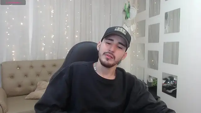 Snapshot of DmitriSanders chatting on 12/29/24, 03:35 DmitriSanders online show from 12/29/24, 03:35