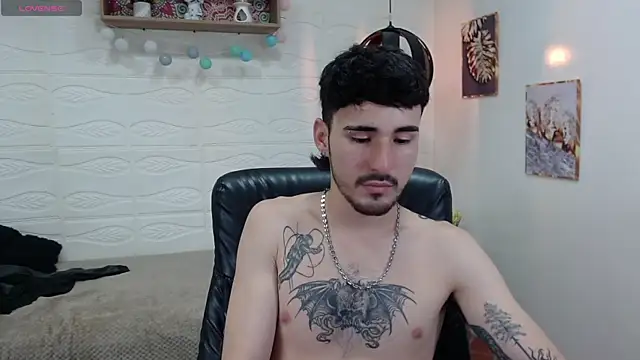 Snapshot of DmitriSanders chatting on 01/23/25, 12:04 DmitriSanders online show from 01/23/25, 12:04