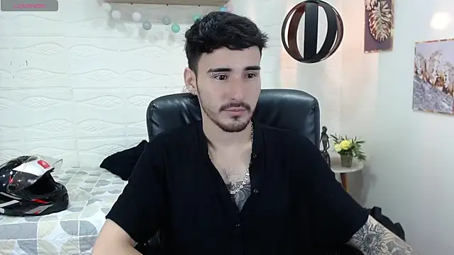 Snapshot of DmitriSanders chatting on 02/13/25, 08:34 DmitriSanders online show from 02/13/25, 08:34