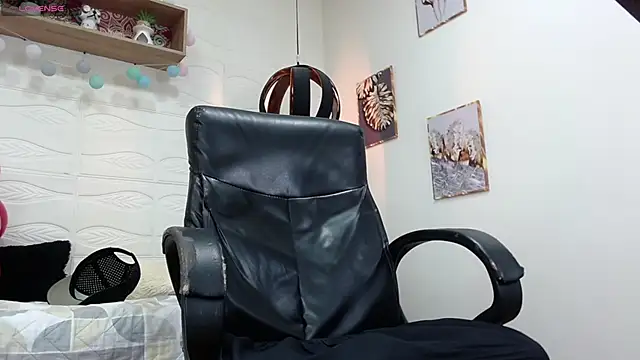 Snapshot of DmitriSanders chatting on 02/15/25, 10:52 DmitriSanders online show from 02/15/25, 10:52