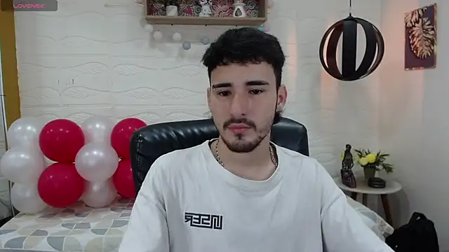 Snapshot of DmitriSanders chatting on 02/18/25, 08:25 DmitriSanders online show from 02/18/25, 08:25