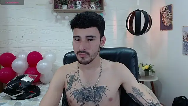 Snapshot of DmitriSanders chatting on 02/21/25, 12:05 DmitriSanders online show from 02/21/25, 12:05