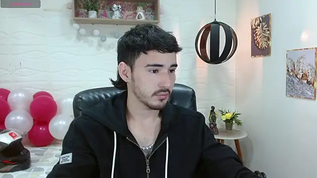 Snapshot of DmitriSanders chatting on 02/22/25, 01:33 DmitriSanders online show from 02/22/25, 01:33