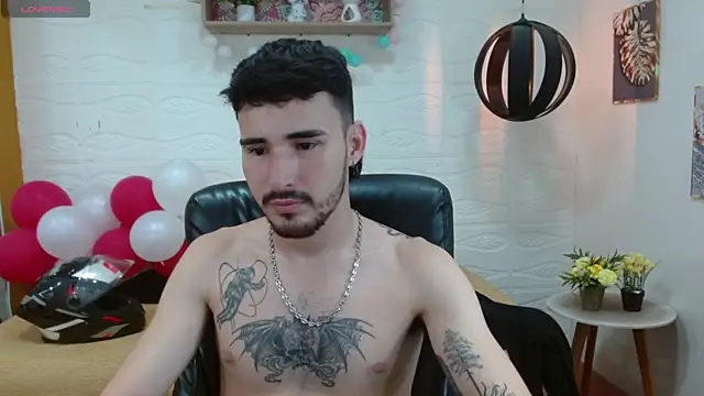 Snapshot of DmitriSanders chatting on 03/04/25, 09:00 DmitriSanders online show from 03/04/25, 09:00