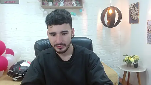 Snapshot of DmitriSanders chatting on 03/08/25, 11:48 DmitriSanders online show from 03/08/25, 11:48