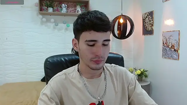 Snapshot of DmitriSanders chatting on 03/13/25, 10:10 DmitriSanders online show from 03/13/25, 10:10