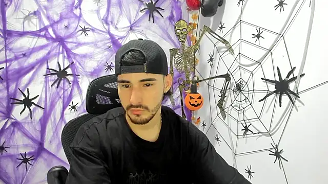 Snapshot of DmitriSanders chatting on 09/28/25, 01:22 DmitriSanders online show from 09/28/25, 01:22