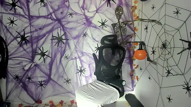 Snapshot of DmitriSanders chatting on 10/06/25, 03:53 DmitriSanders online show from 10/06/25, 03:53